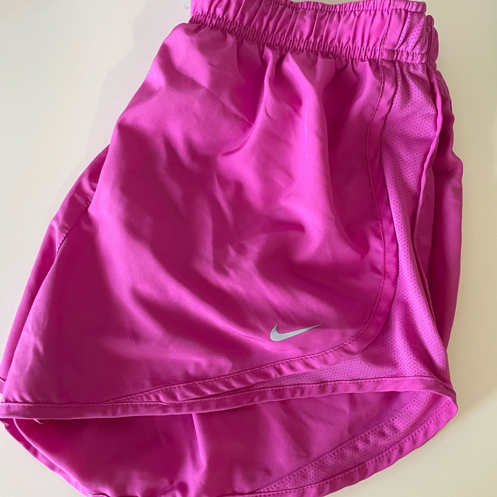 Nike Womens tempo shorts. Size M